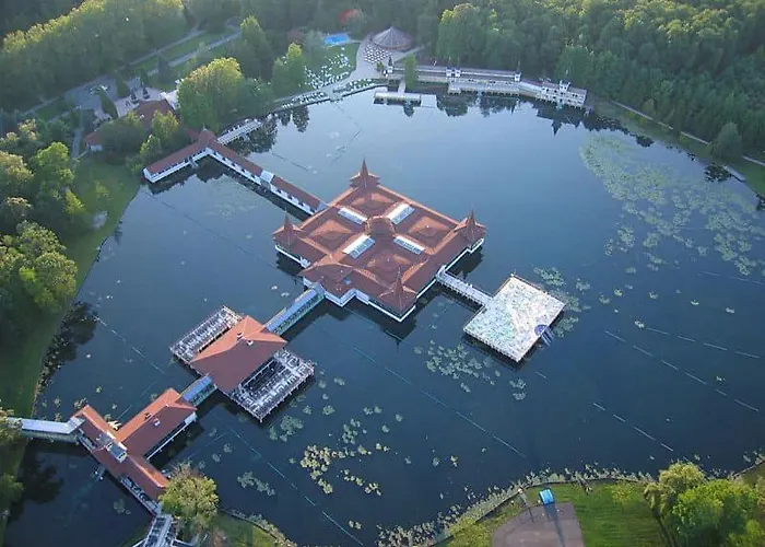 ゲストハウス Valeria Vendeghaz ヘーヴィーズ