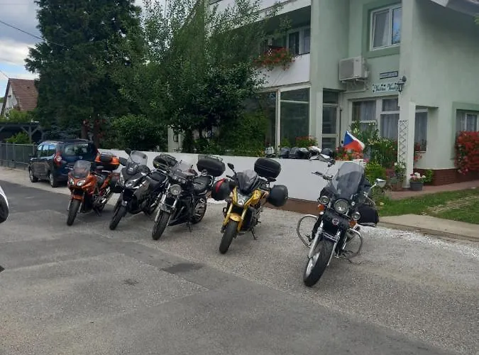 Valeria Vendeghaz 3*